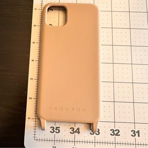 Xouxou silicone iPhone 11 ProMax phone case with eyelets, taupe